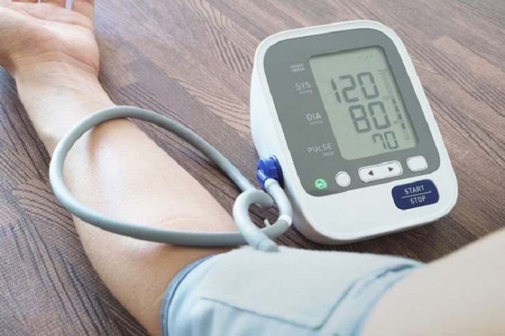Đo huyết áp thường xuyên